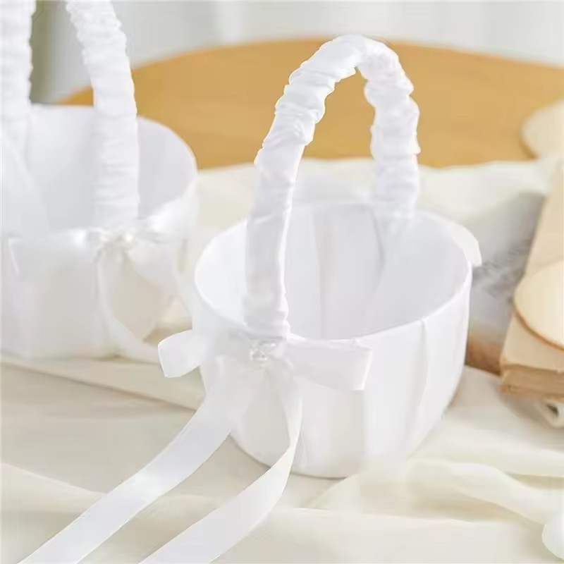 Biały satynowy kosz na kwiaty  – Wedding Hampers recenzja i cena